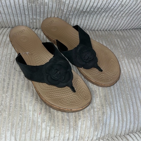 Crocs Leigh Flower Leather Flip Flop Sandal Cork Platform Wedge Black 10 - Picture 5 of 5